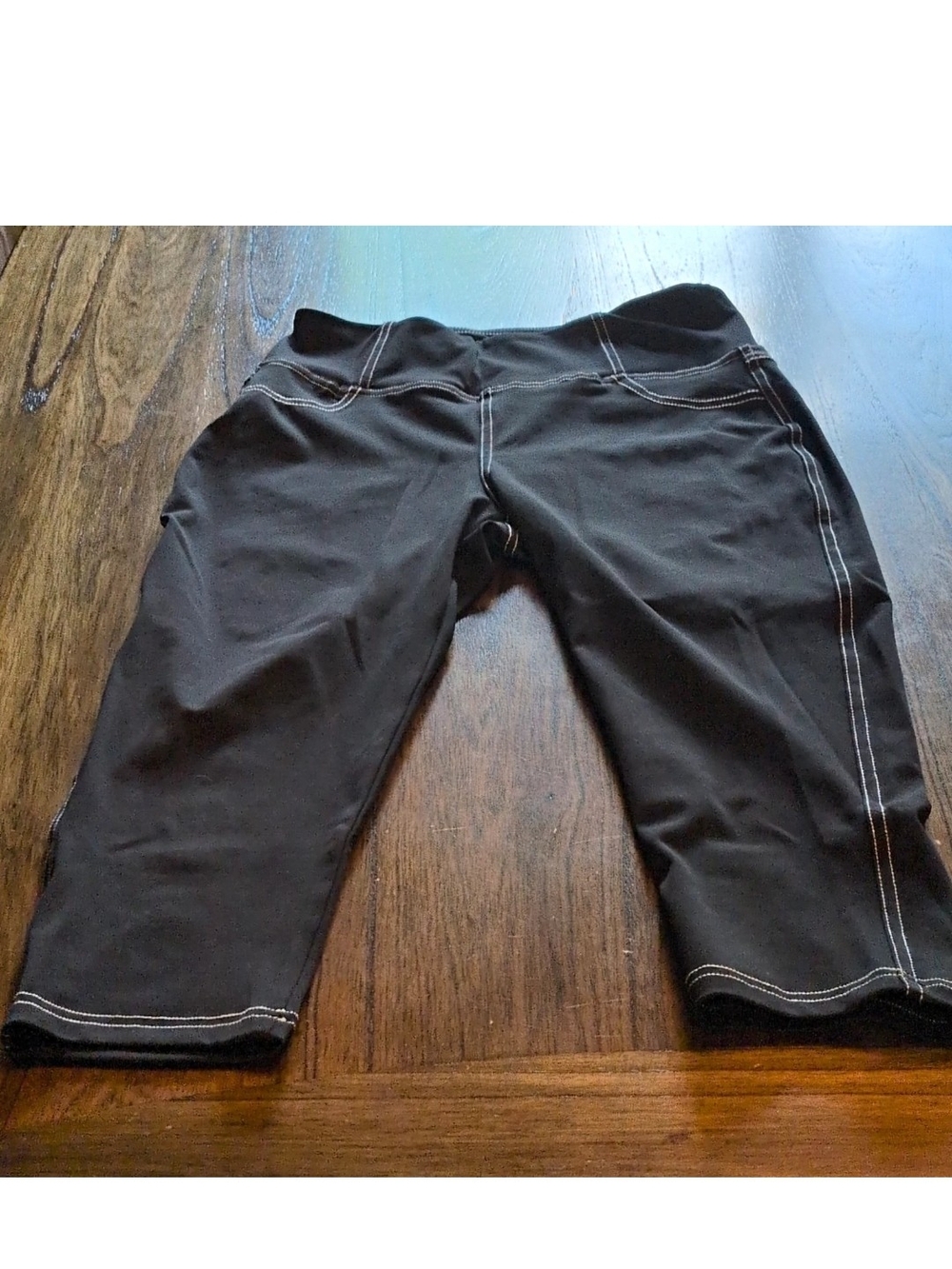 VOOVEEYA Women's Black Capri Activewear Pants Size M Pull On Stretch